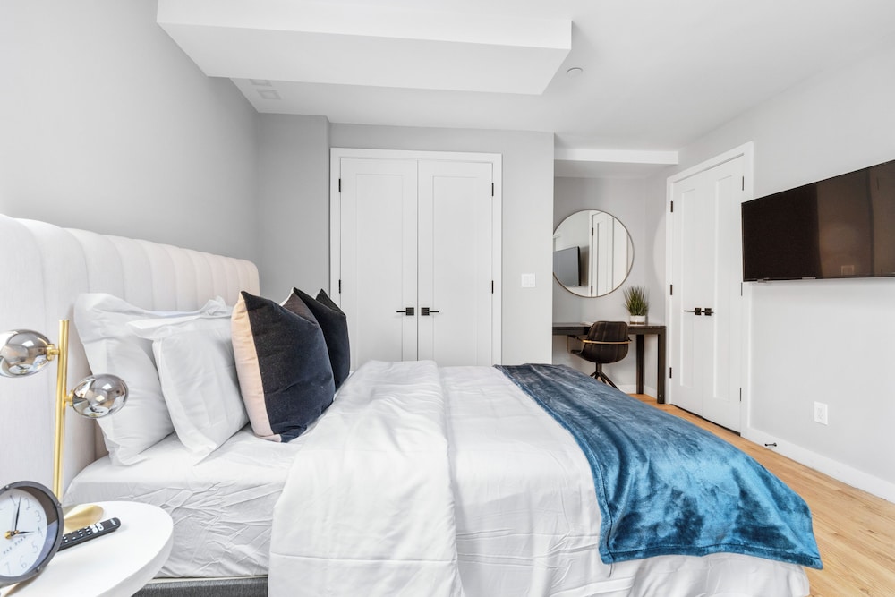 Presidential Apartment, 3 Bedrooms, Kitchen, City View photo 3