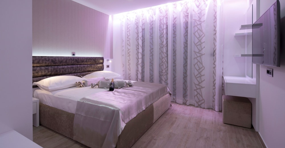 Deluxe Apartment, 3 Bedrooms, Balcony, Sea View photo 2