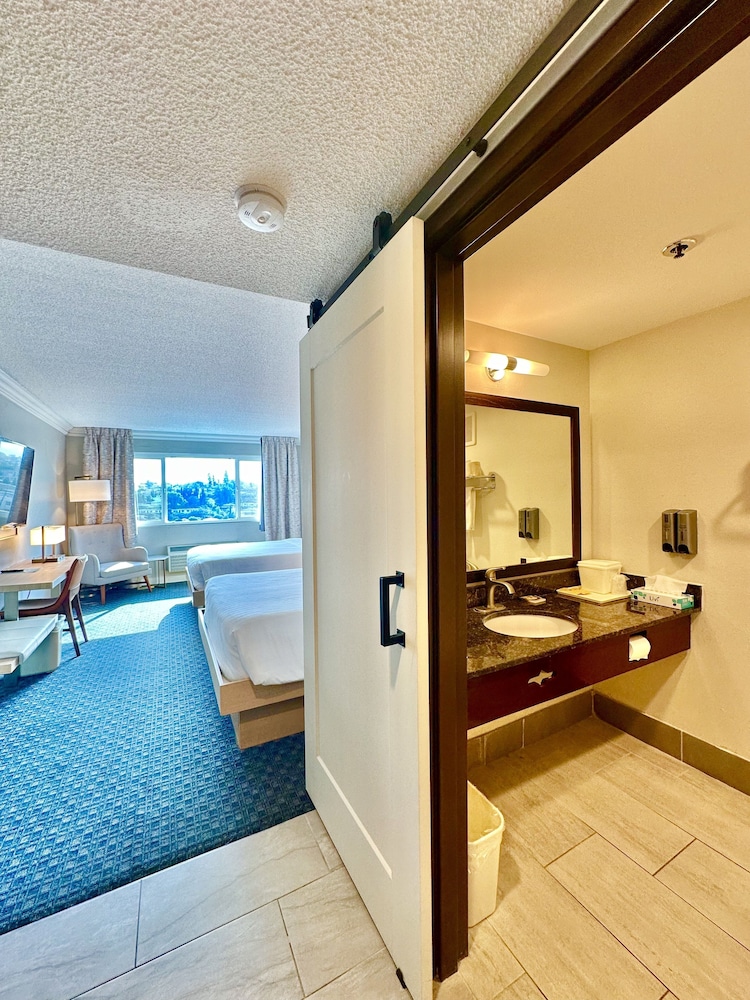 Double Room, Non Smoking - Photo 28