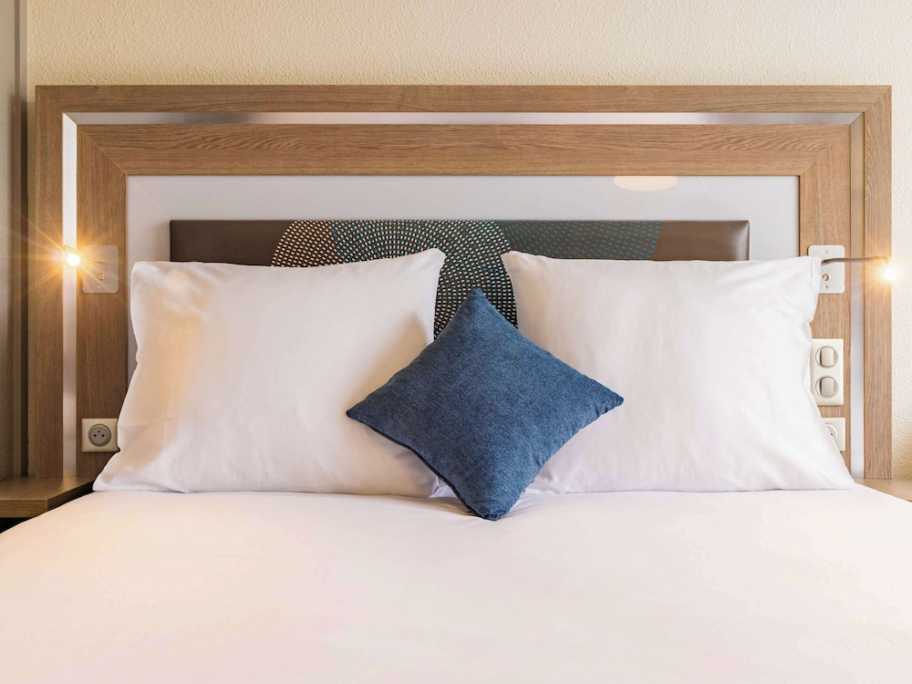 Standard Room, 1 Queen Bed with Sofa bed, Balcony photo 2