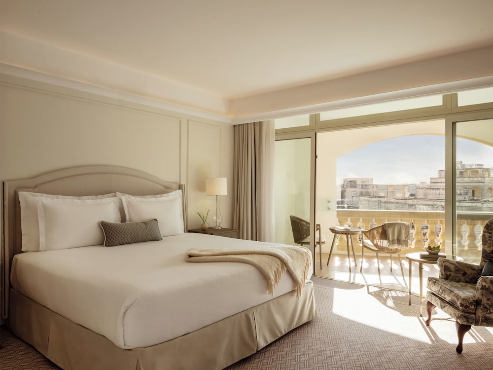 Signature Suite - Photo 3