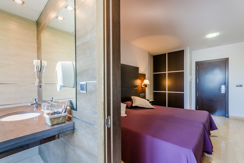 Standard Double Room - Photo 2