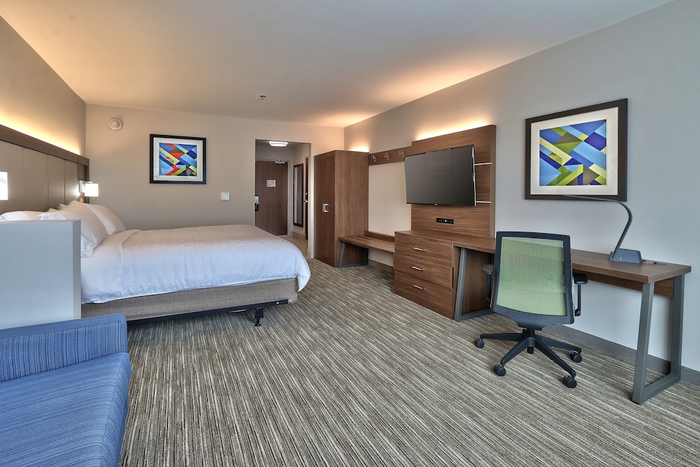Suite, 1 King Bed - Photo 5