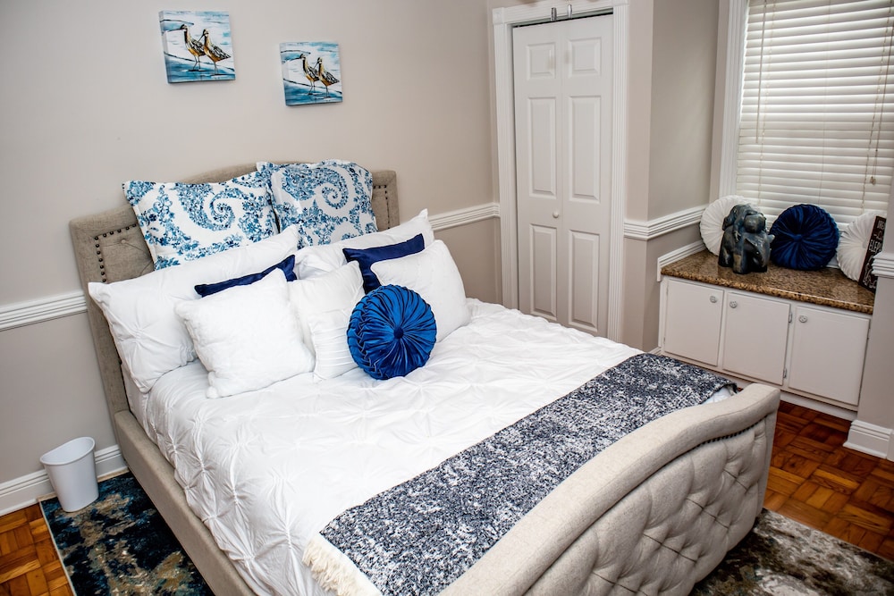 Room, 1 Queen Bed with Sofa bed, Kitchen, Garden View