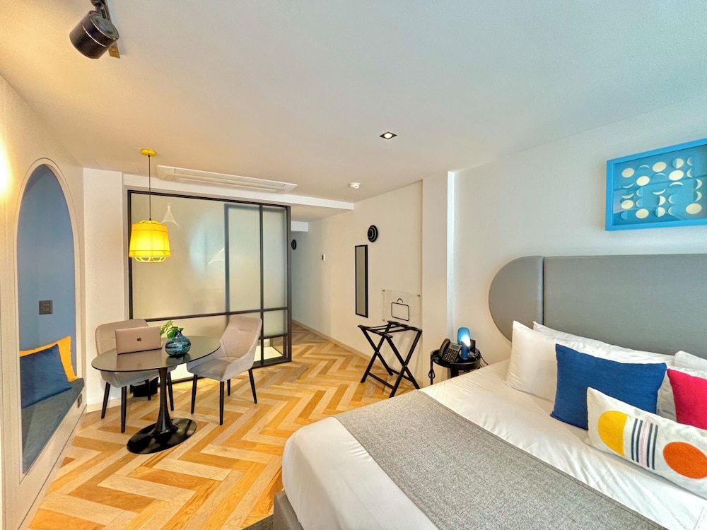 Classic Apartment, 1 Bedroom - Photo 2