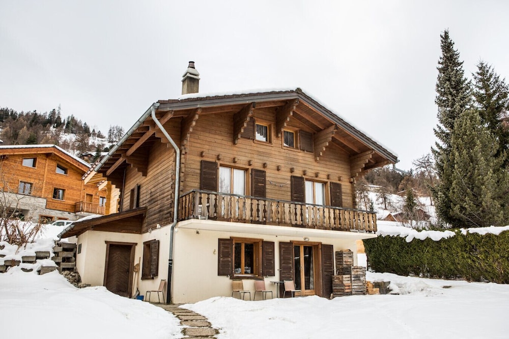 Villa photo 3