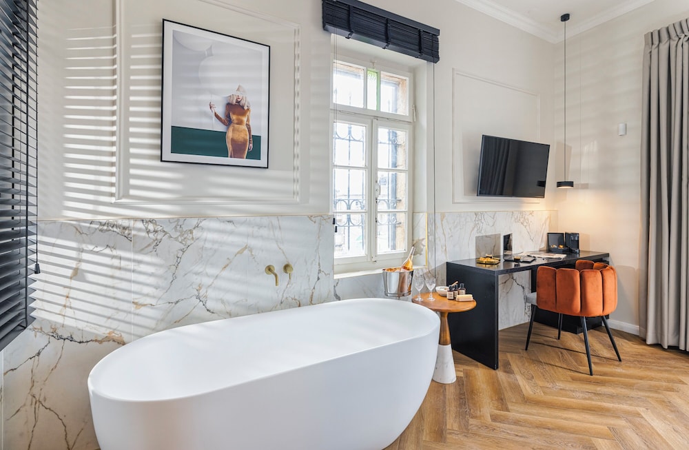 Suite (King) - Photo 15