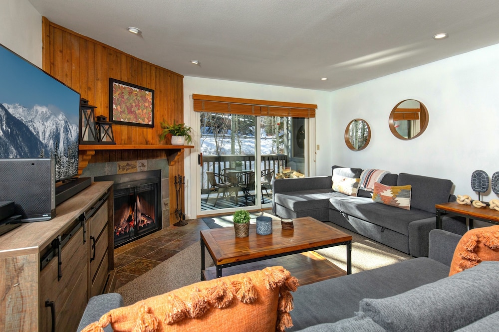Condo, 2 Bedrooms