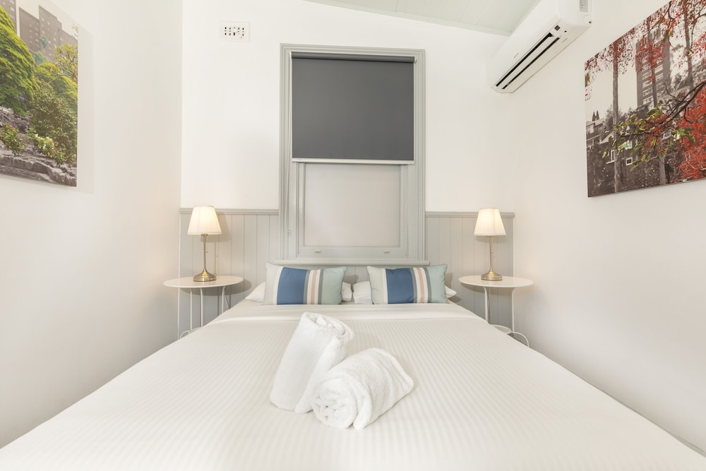 Queen Room, Shared Bathroom