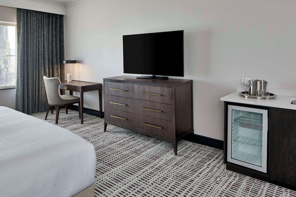 Room, 1 Bedroom, Accessible (Mobility & Hearing, Roll-in Shower)