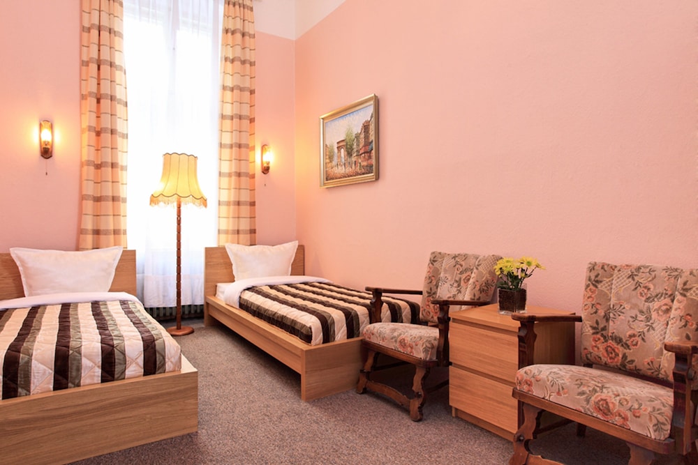 Economy Double Room photo 2