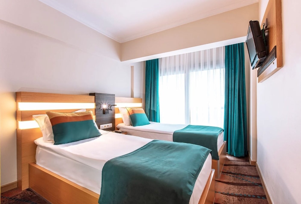 Standard Twin Room, City View