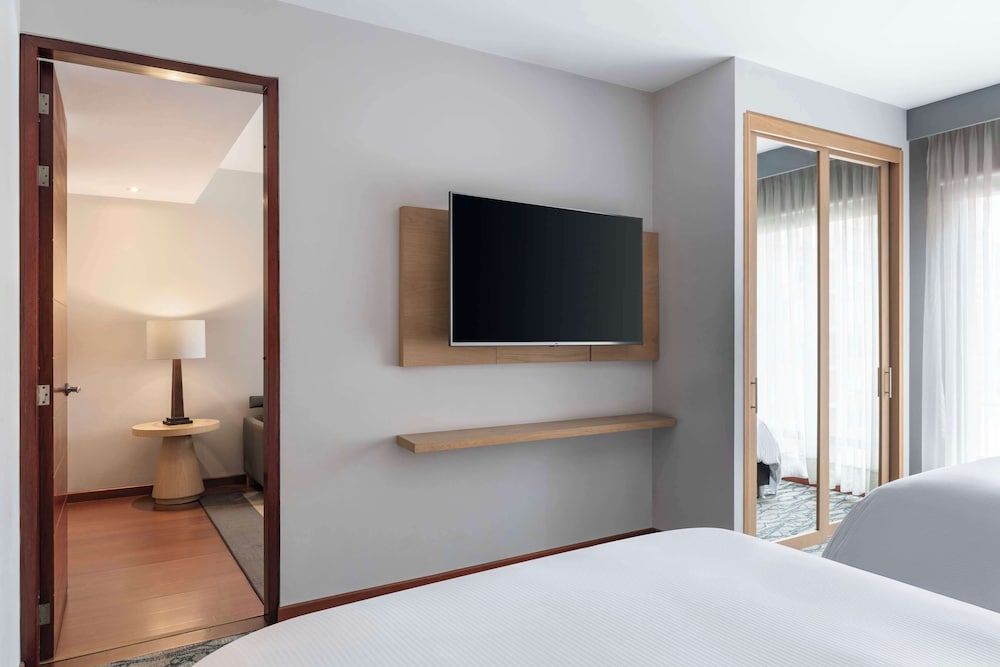 Junior Suite, 2 Queen Beds, Non Smoking
