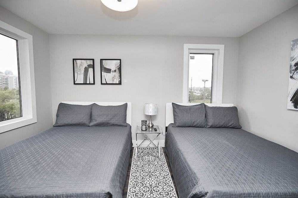 Condo, 2 Bedrooms (302) photo 1