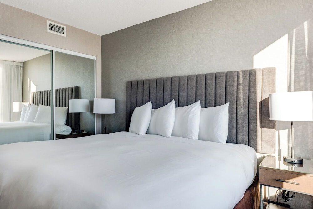 Standard 2-Bedroom Suite (1 King + 2 Twins)