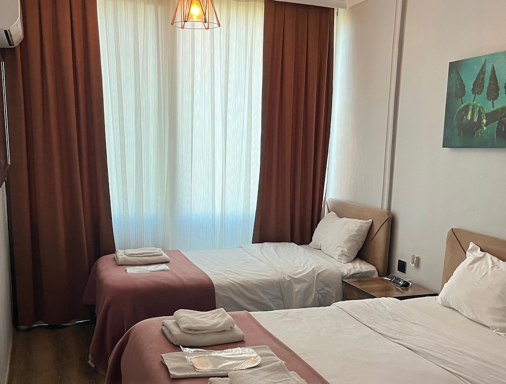 Classic Double Room, 1 Double Bed, Non Smoking, Mountain View