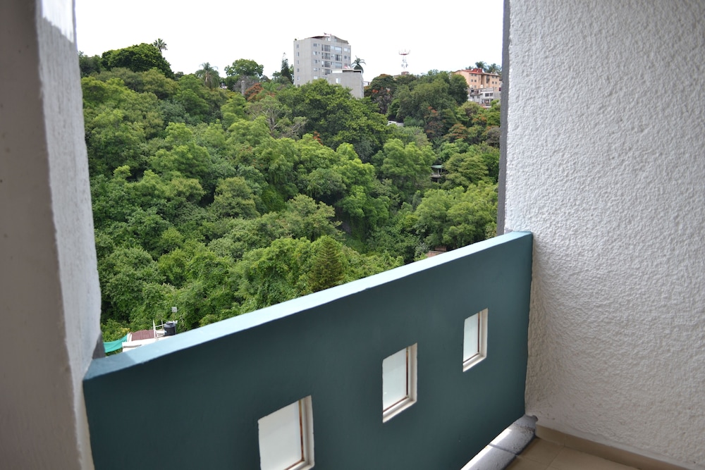 Family Triple Room, Multiple Beds, Courtyard View photo 3