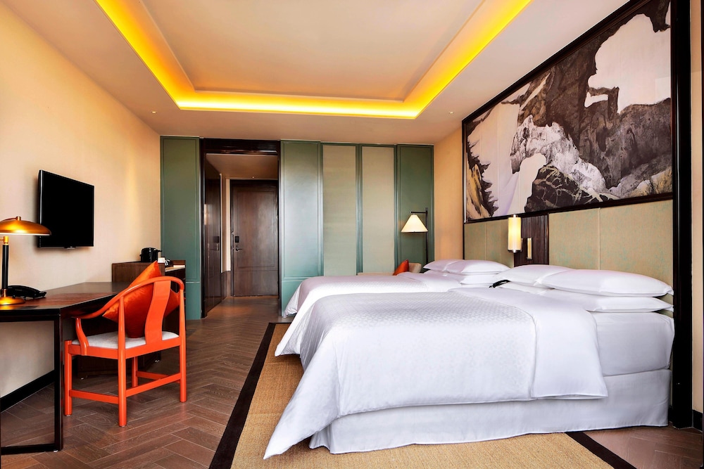 Room, 2 Double Beds, Balcony, Garden View photo 1