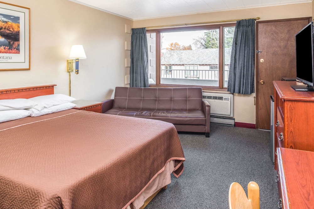 Upgraded, Deluxe Room, 1 Queen Bed, Non Smoking - Photo 2