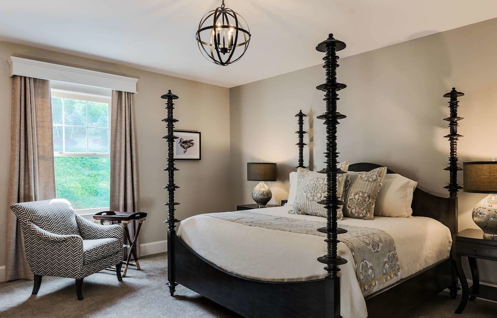 Classic Room, 1 King Bed photo 1
