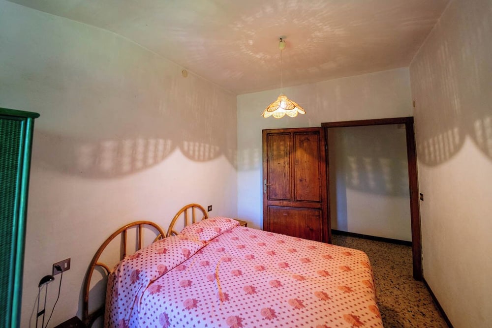 Classic Condo, 4 Bedrooms, Fireplace
