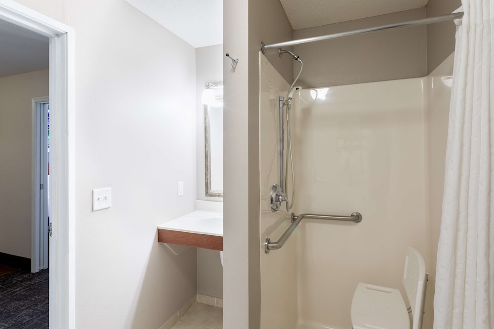 Suite, 2 Bedrooms, Mobility Accessible, Non Smoking - Photo 4