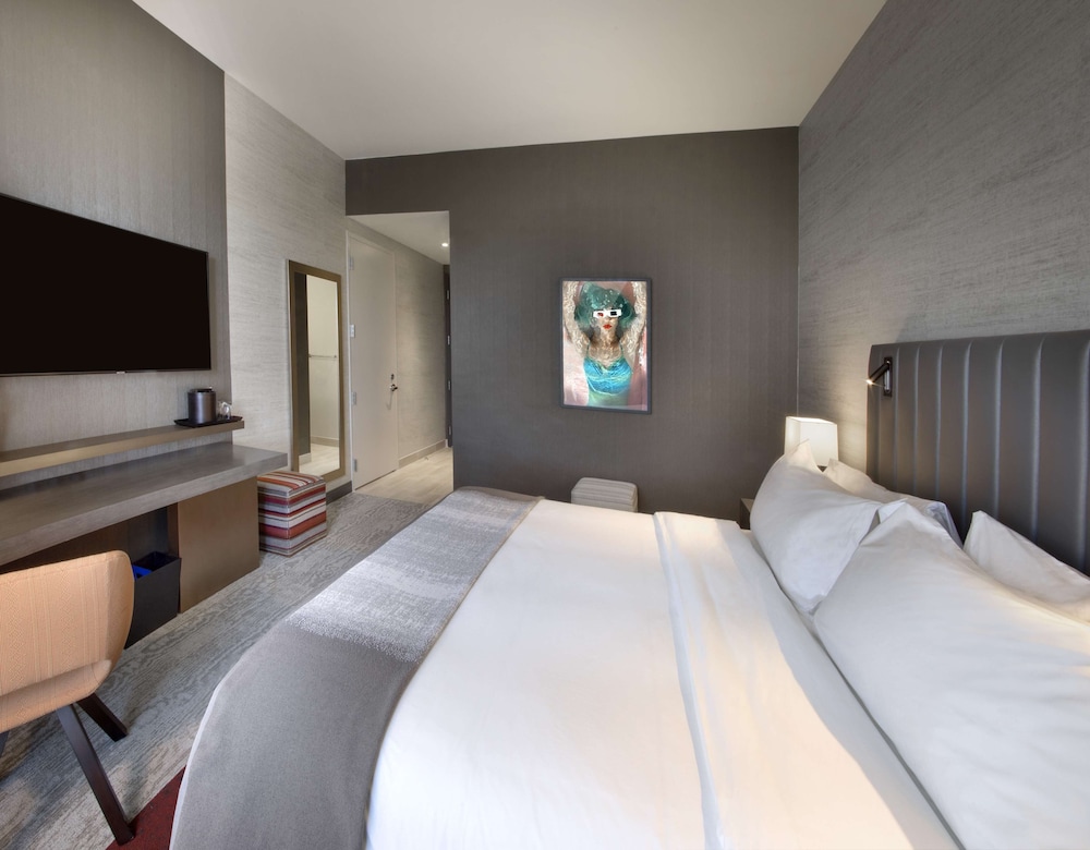 Room, 1 King Bed (Water View) - Photo 1