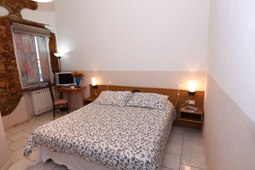 Basic Single Room photo 3