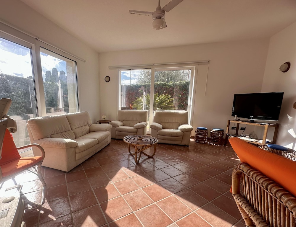 Villa photo 1