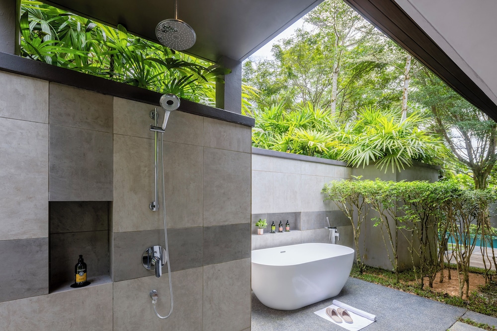 2 Bedroom Jala (Water) Villa photo 3