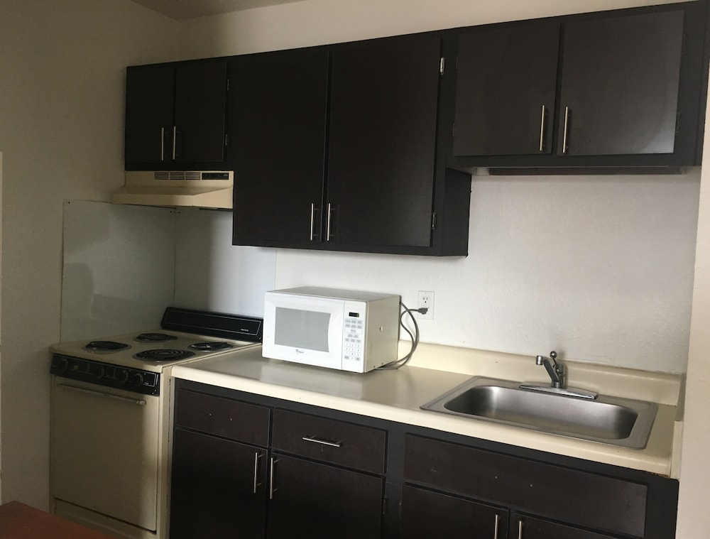 Deluxe Room, 1 Queen Bed, Accessible - Photo 6