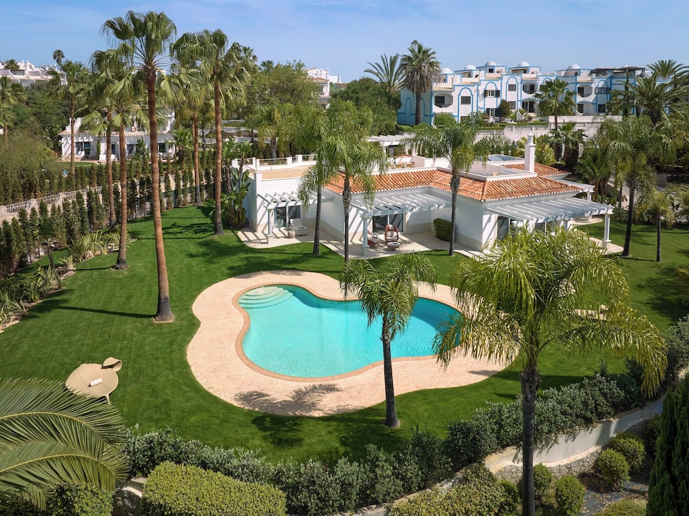 Villa (AlMar)