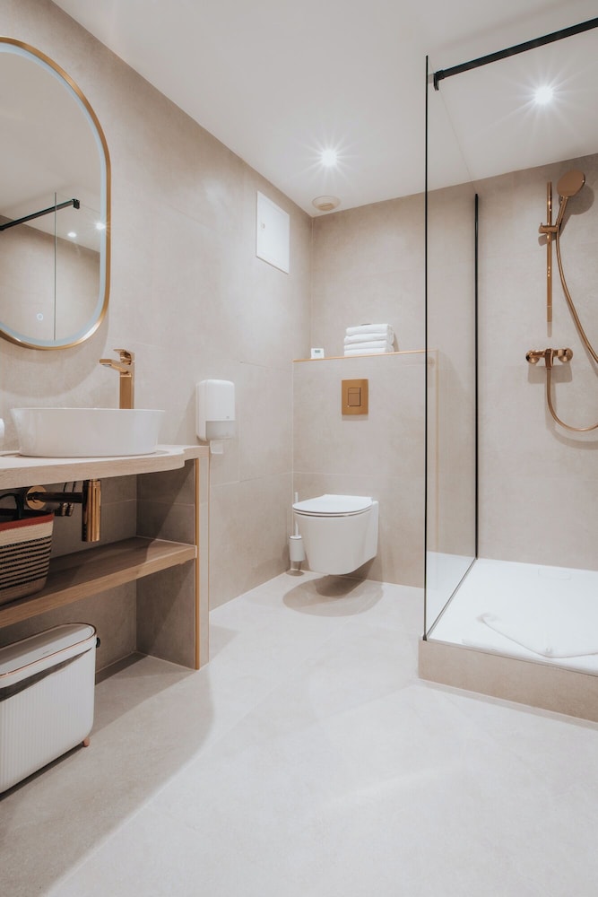 Deluxe Double Room - Photo 12