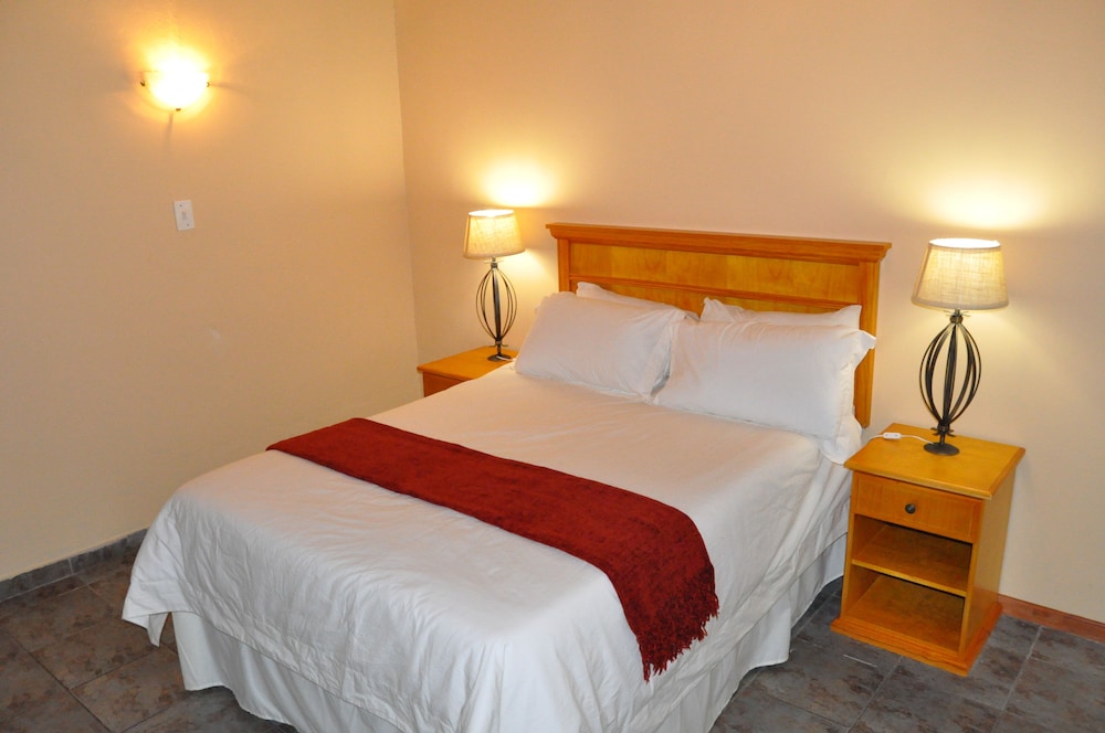 Standard Twin Room, Multiple Beds - Photo 3