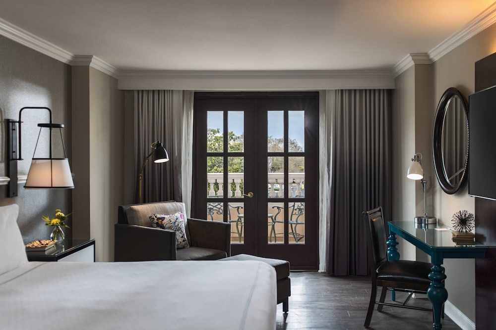 Room, 1 Queen Bed, Balcony - Photo 1
