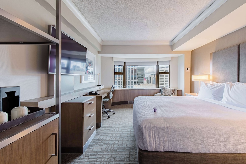 Room, 1 King Bed, Club Lounge Access, City View photo 2