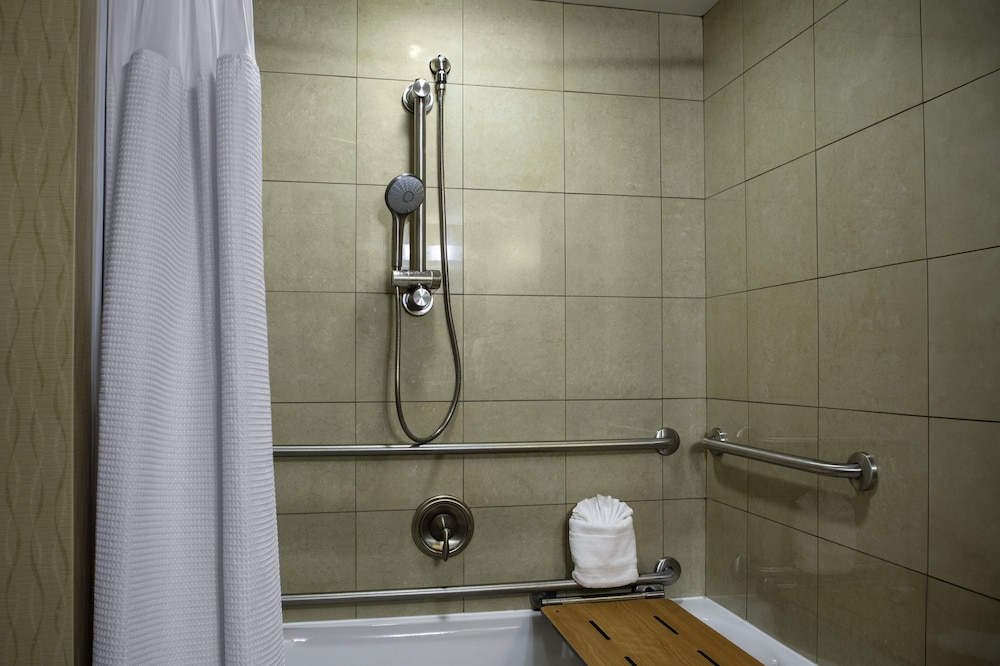 Standard Room, 2 Double Beds, Accessible Bathtub (Communications, Mobility) photo 3