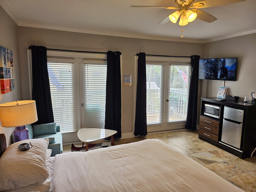 Room 44 - Signature Room - King Bed - Adults Only 21+