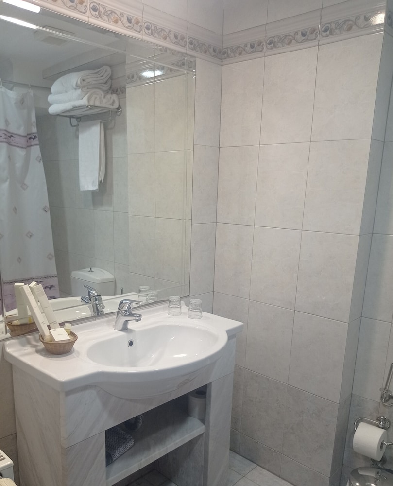 Standard Single Room - Photo 6