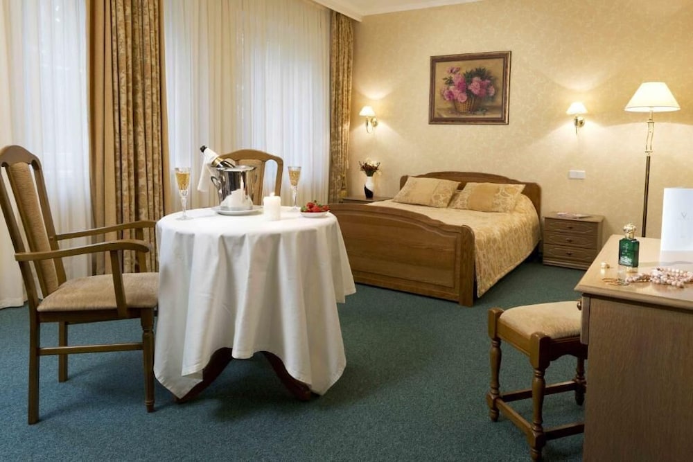 Luxury Suite