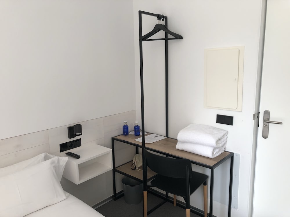 Economy Double Room - Photo 6