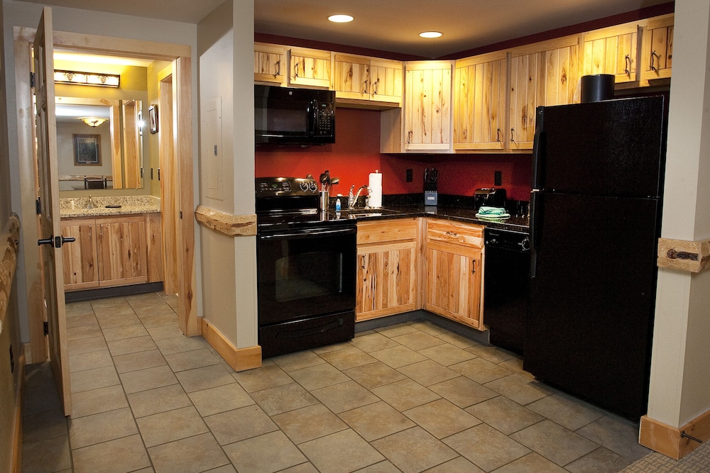 Ledge Rock Suite (Waterpark Access Additional) photo 2