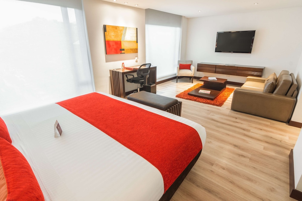 Suite, 1 King Bed, Non Smoking (Living Room) - Photo 9