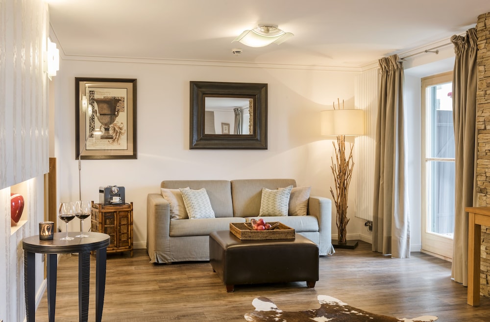Junior Suite, 1 Bedroom, Lake View - Photo 4