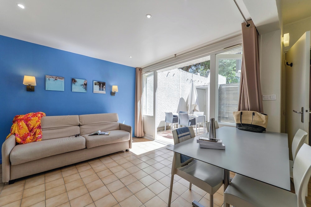 Classic Apartment, 2 Bedrooms, Terrace