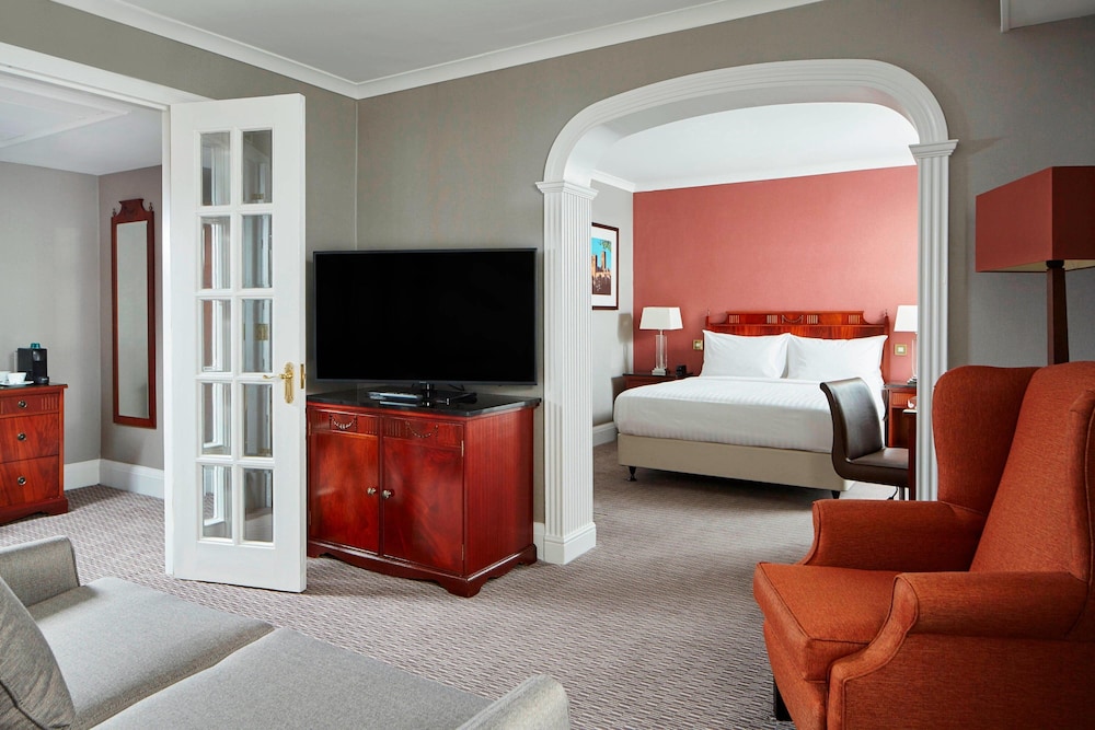 Suite, 1 Bedroom - Photo 3