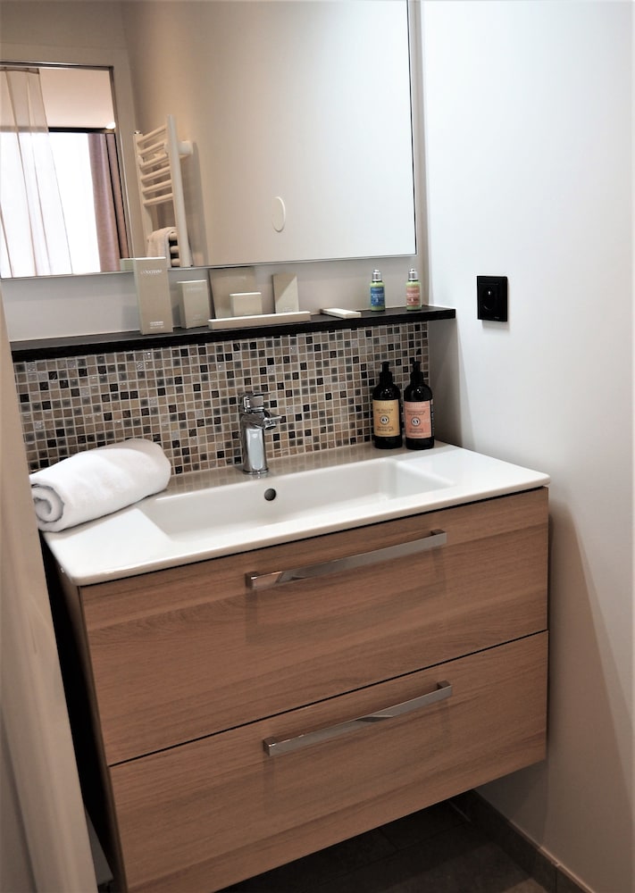 Executive Suite - Photo 2