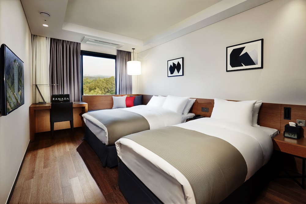 Standard Twin Room (Family)