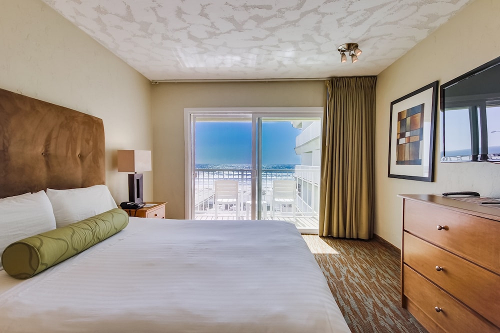 Standard Room, 1 King Bed, Ocean View - Photo 3