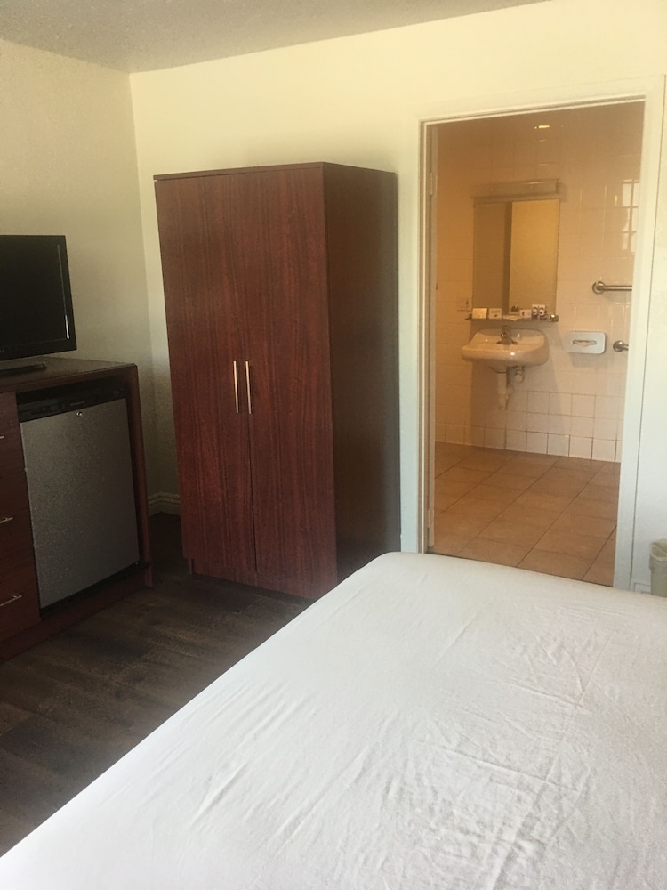 Standard Single Room, 1 Twin Bed, Accessible - Photo 15